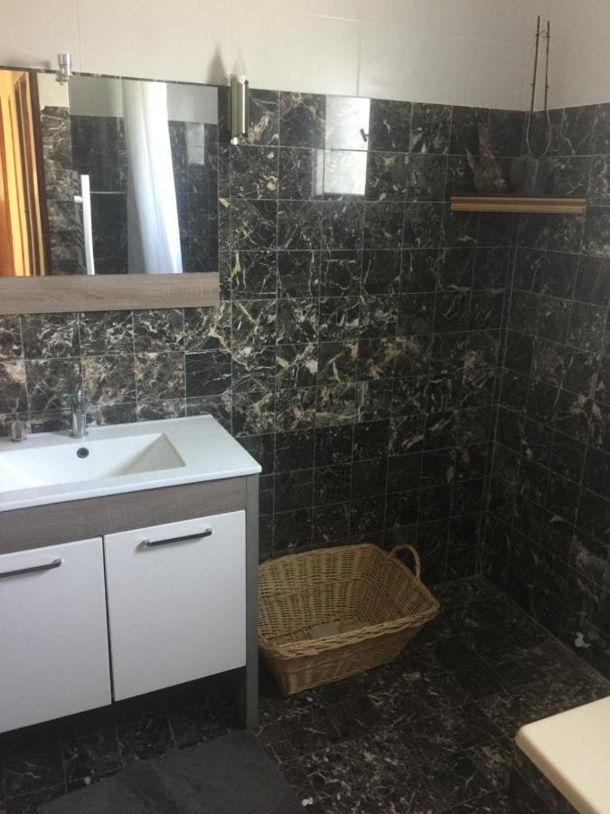 Chambre Pratique Avec Wc Et Vasque Attenant Du Rucher Naturaile Montagnac  Exteriör bild